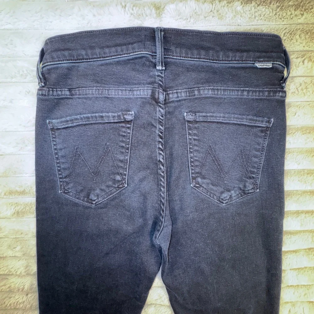 MOTHER Jeans Women's 27x26 The Insider Ankle Holding Hands Dark‎ Wash Frayed Hem